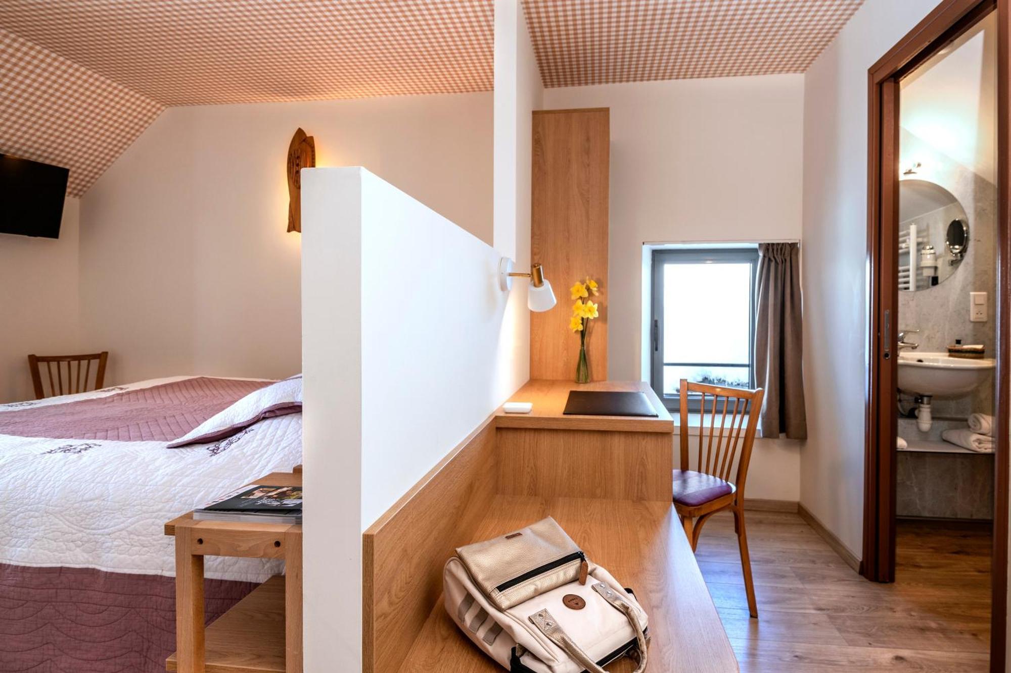 Hotel Restaurant De La Poste Et La Grange Detente, Espace Bien-Etre Châteauneuf-de-Randon Exteriör bild