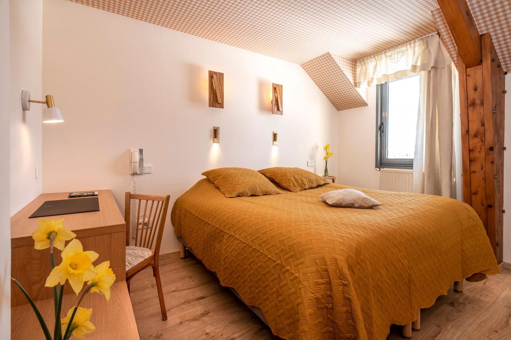 Hotel Restaurant De La Poste Et La Grange Detente, Espace Bien-Etre Châteauneuf-de-Randon Rum bild