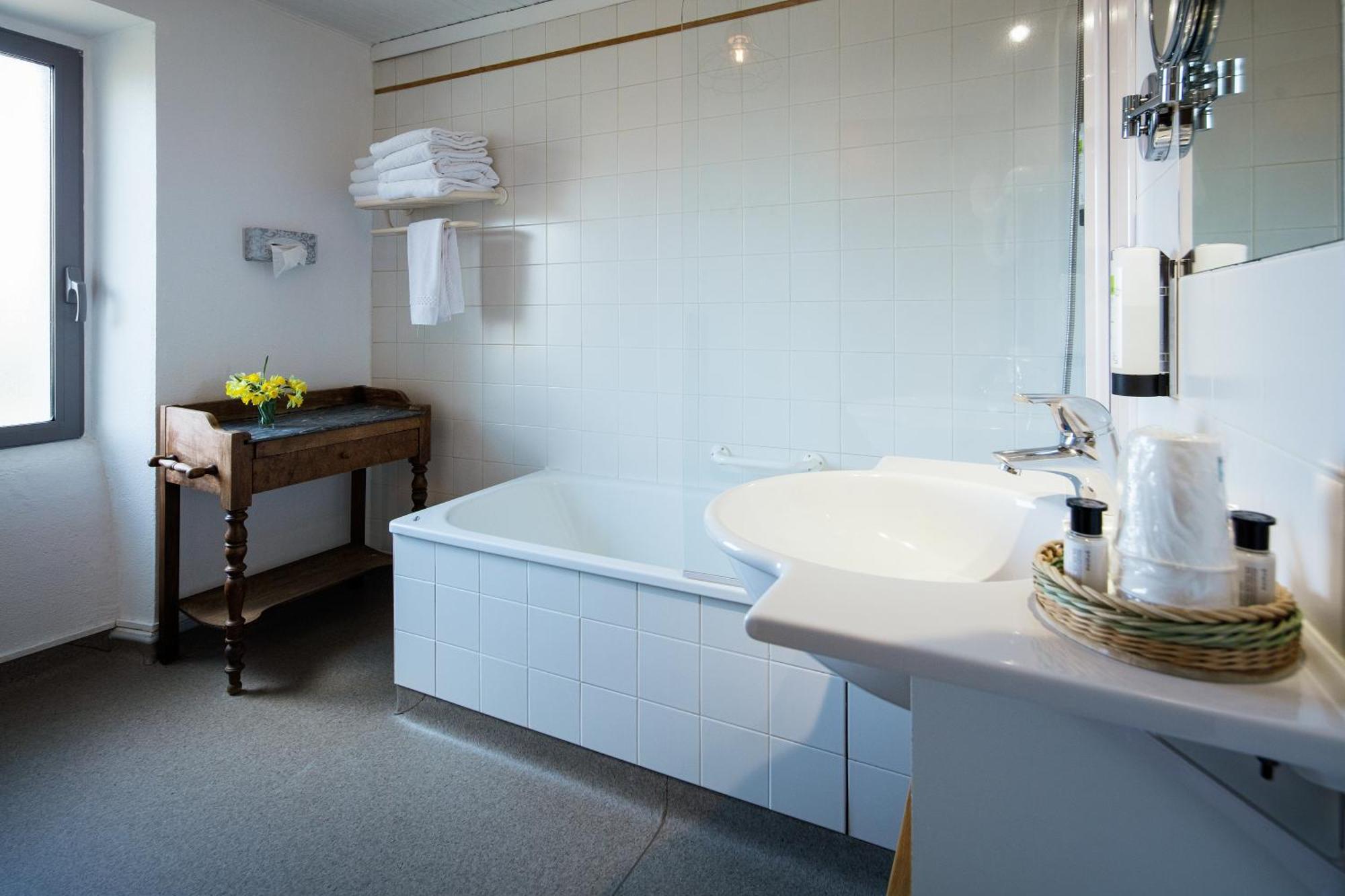 Hotel Restaurant De La Poste Et La Grange Detente, Espace Bien-Etre Châteauneuf-de-Randon Rum bild