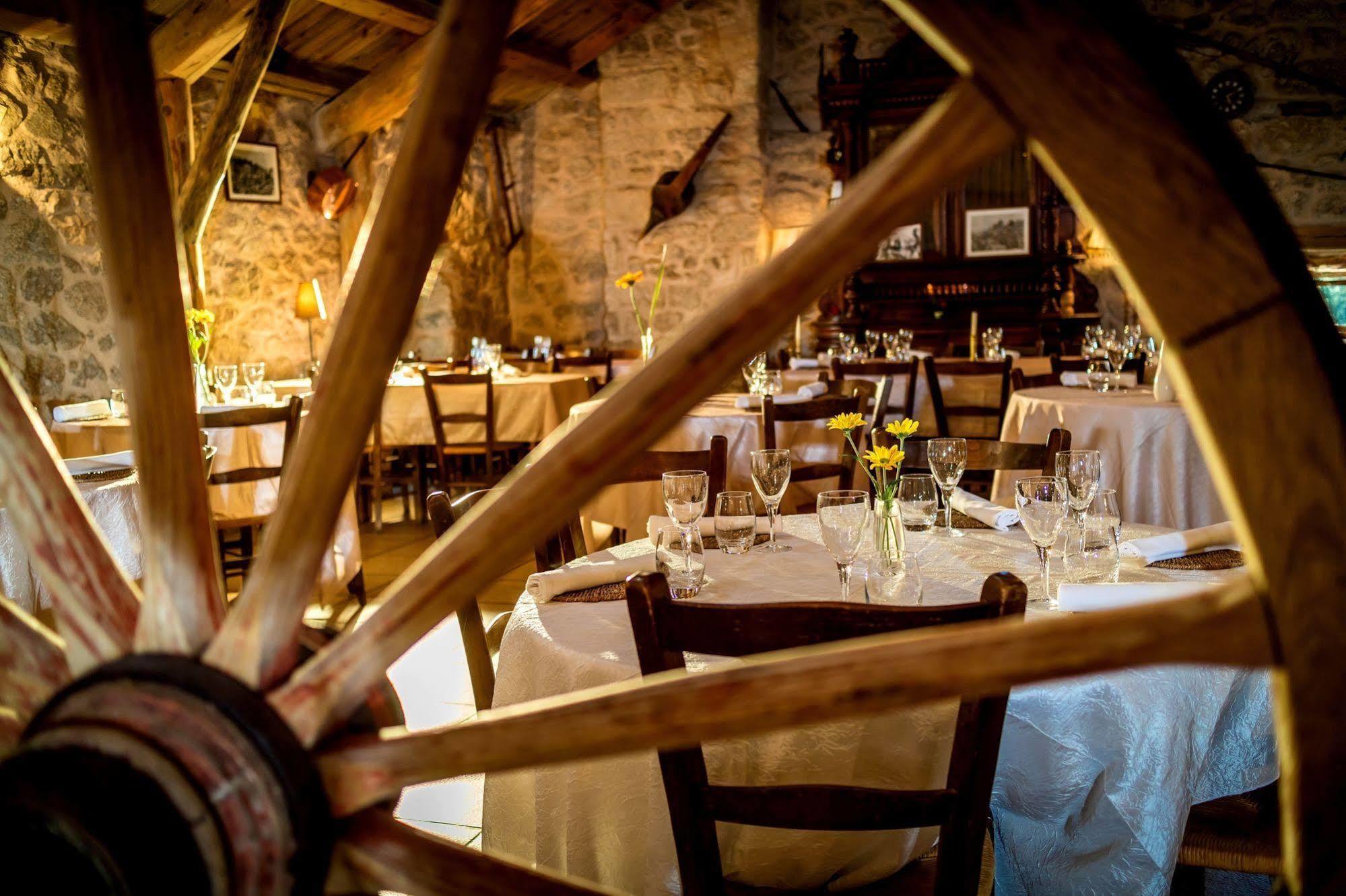 Hotel Restaurant De La Poste Et La Grange Detente, Espace Bien-Etre Châteauneuf-de-Randon Exteriör bild